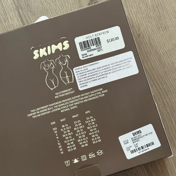 SKIMS seamless sculpt mid thigh bodysuit - Picture 3 of 4